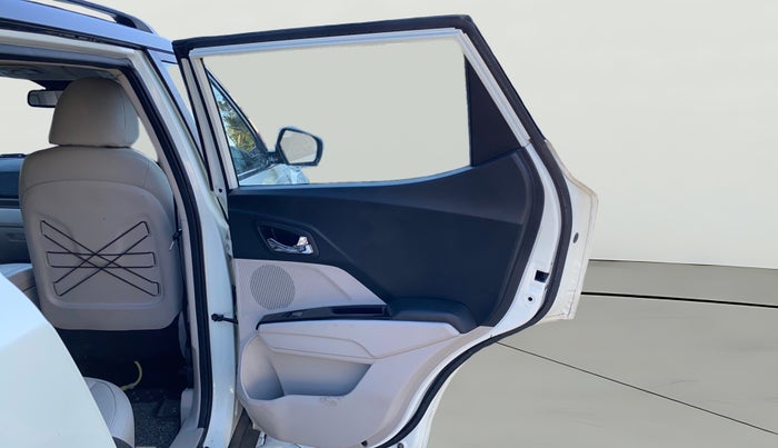 2022 Mahindra XUV300 W8 (O) 1.2 PETROL AMT, Petrol, Automatic, 36,068 km, RHS Rear Door