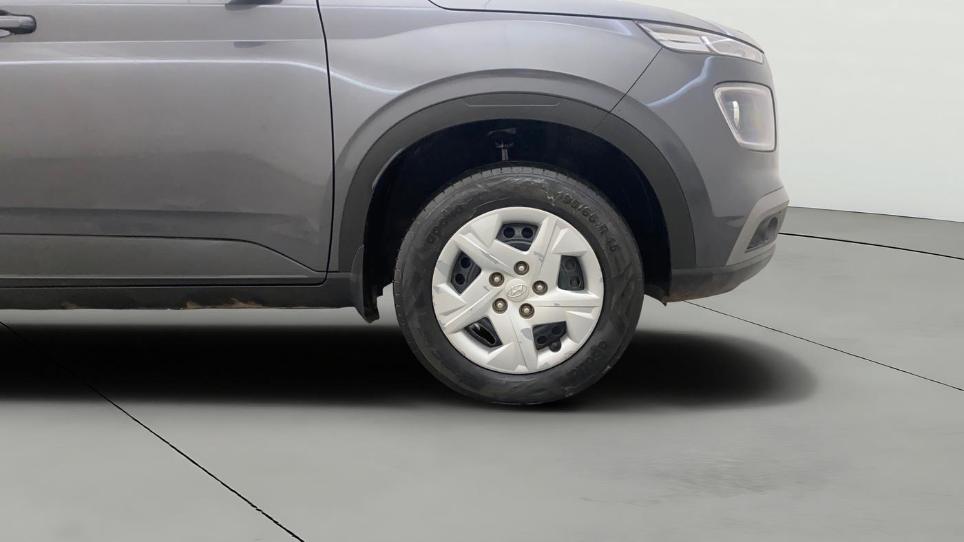 2022 Hyundai VENUE S+ 1.2, Petrol, Manual, 32,071 km, Right Front Wheel