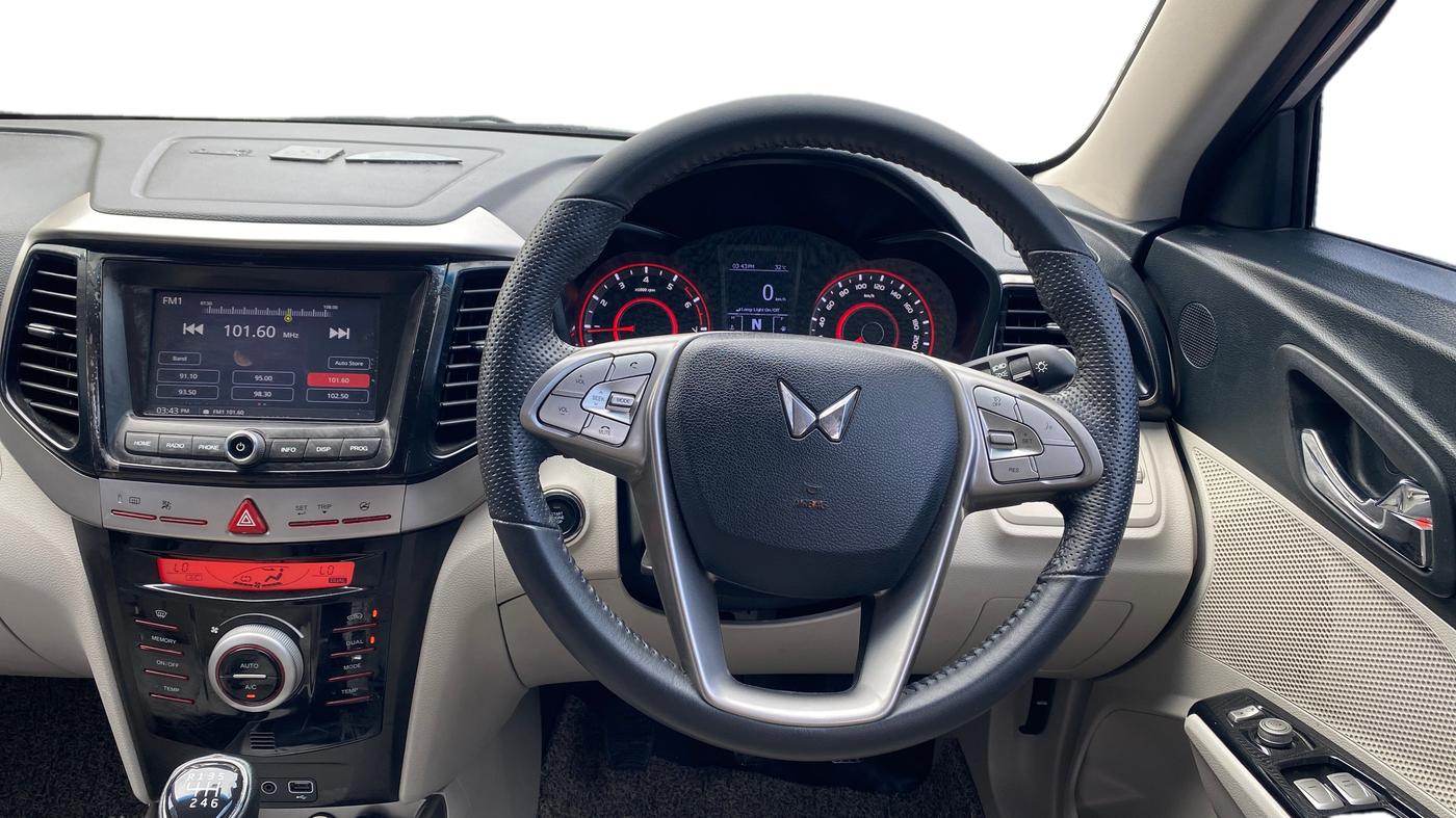 2022 Mahindra XUV300 W8 1.2 PETROL, Petrol, Manual, 15,635 km, Steering Wheel Close Up