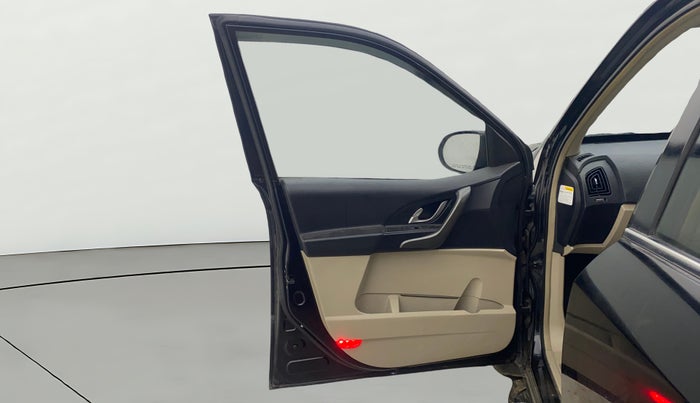 2015 Mahindra XUV500 W10, Diesel, Manual, 50,127 km, LHS Front Door