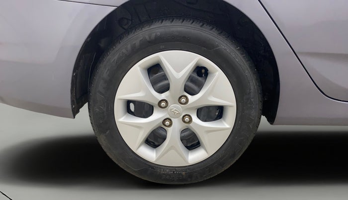 2016 Hyundai Verna 1.4 VTVT, Petrol, Manual, 1,16,477 km, Right Rear Wheel