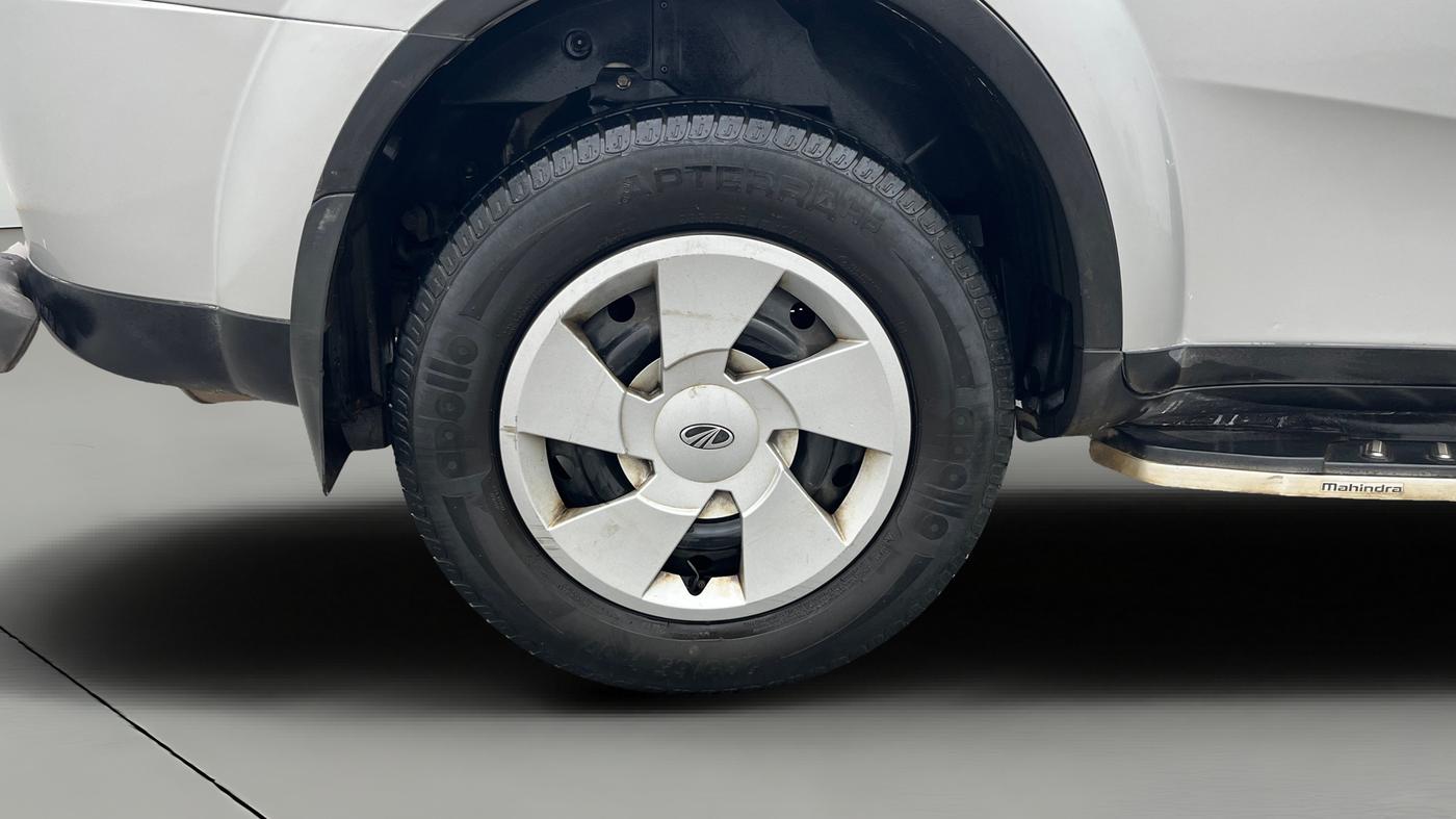 2017 Mahindra XUV500 W6, Diesel, Manual, 90,003 km, Right Rear Wheel