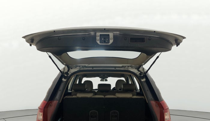 2014 Mahindra XUV500 W6, Diesel, Manual, 1,08,943 km, Boot Door Open