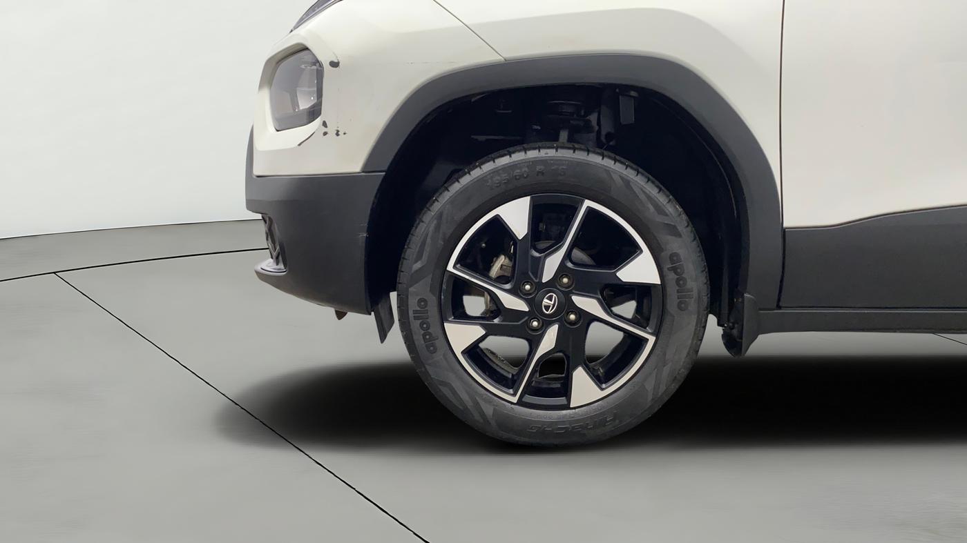 2022 Tata PUNCH CREATIVE  1.2 RTN DUAL TONE, Petrol, Manual, 28,983 km, Left Front Wheel