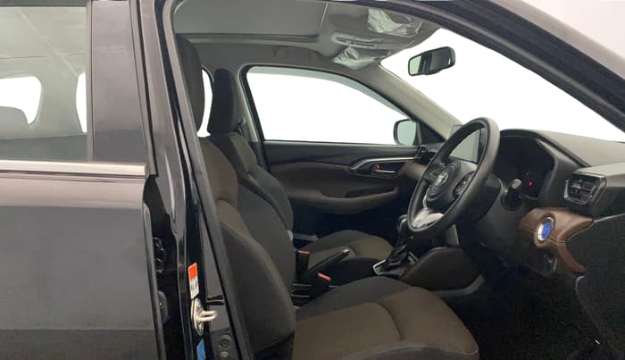 2025 Toyota URBAN CRUISER HYRYDER G (O) 2WD Hybrid 1.5L e-CVT, Hybrid, Automatic, 3,621 km, Right Side Front Door Cabin