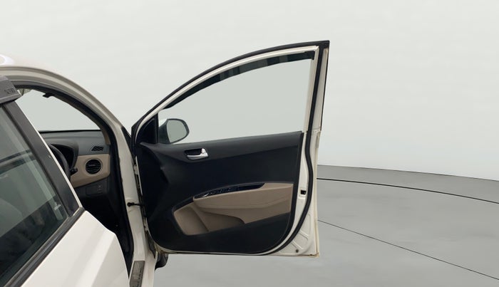 2016 Hyundai Xcent S 1.2, Petrol, Manual, 64,637 km, RHS Front Door