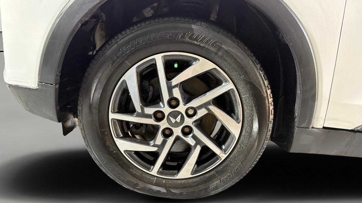 2024 Mahindra XUV300 W8 (O) 1.5 DIESEL, Diesel, Manual, 23,542 km, Left Front Wheel