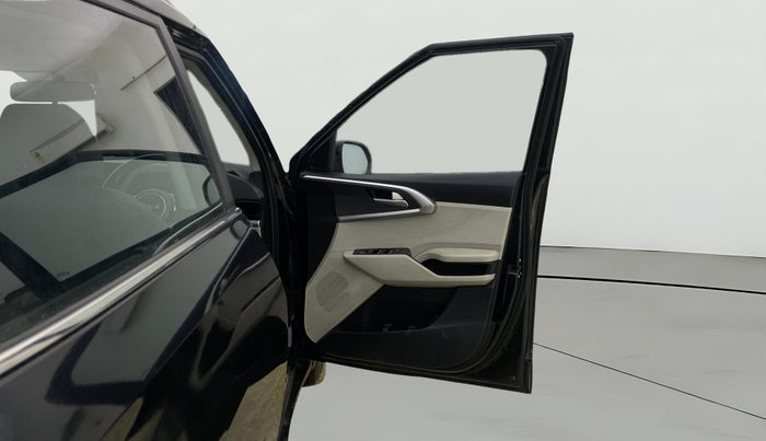 2023 KIA CARENS  PRESTIGE PLUS 1.5 TURBO PETROL DCT 7 STR, Petrol, Automatic, 76,316 km, RHS Front Door