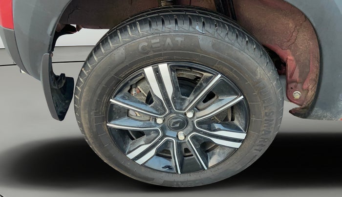 2025 Renault Kwid CLIMBER 1.0 AMT Dual Tone , Petrol, Automatic, 7,516 km, Right Rear Wheel