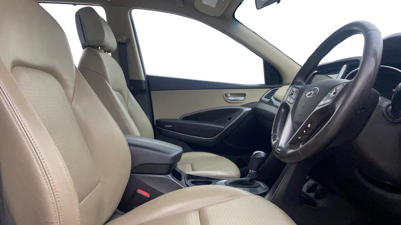 2015 Hyundai Santa Fe 4 WD AT, Diesel, Automatic, 67,536 km, Right Side Front Door Cabin