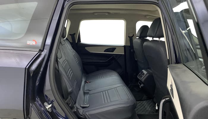 2023 Mahindra XUV700 AX 5 P AT 5 STR, Petrol, Automatic, 13,423 km, Right Side Rear Door Cabin