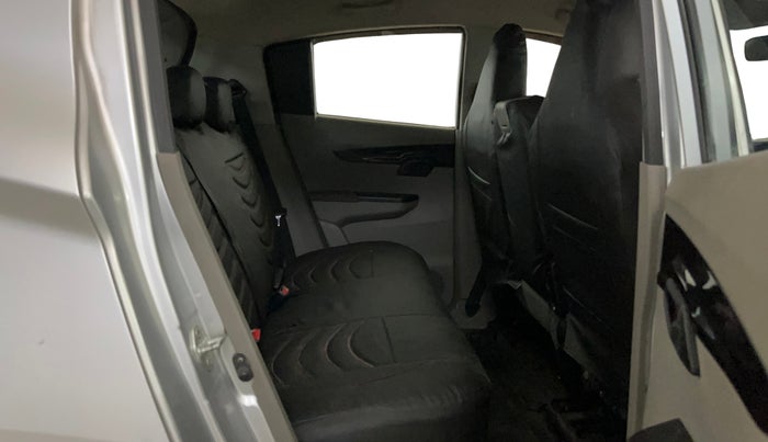 2017 Mahindra Kuv100 K6 PLUS 6 STR, Petrol, Manual, 36,967 km, Right Side Rear Door Cabin
