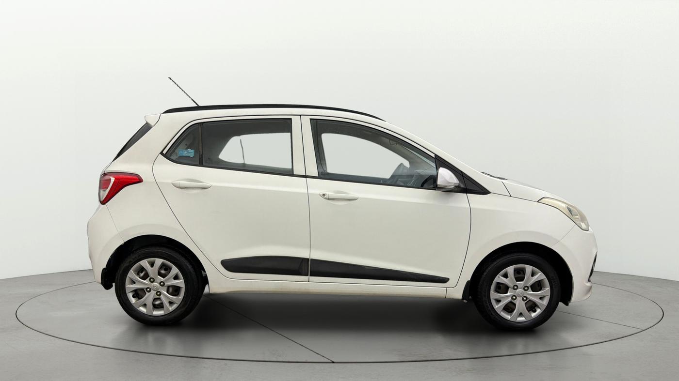 2016 Hyundai Grand i10 SPORTZ 1.2 KAPPA VTVT, Petrol, Manual, 18,094 km, Right Side View