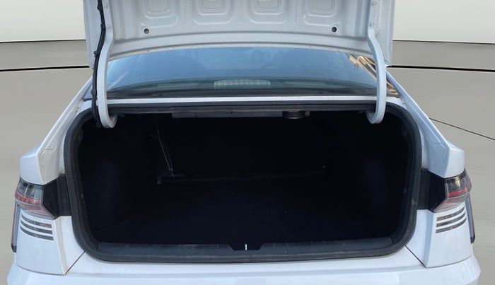 2024 Hyundai Verna SX (O) 1.5 TURBO PETROL DCT, Petrol, Automatic, 3,081 km, Boot Open Zoomed View