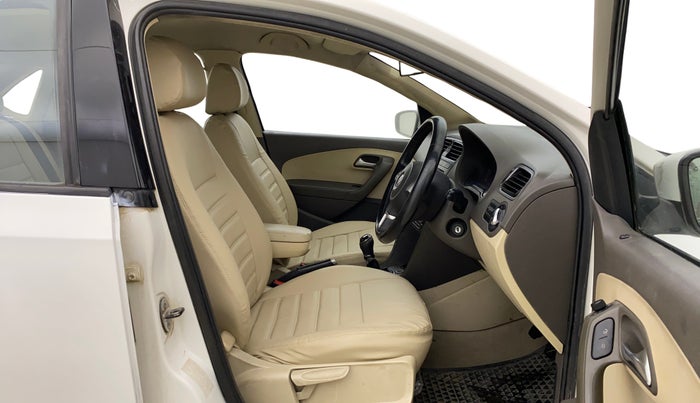 2014 Volkswagen Vento HIGHLINE DIESEL 1.6, Diesel, Manual, 80,229 km, Right Side Front Door Cabin