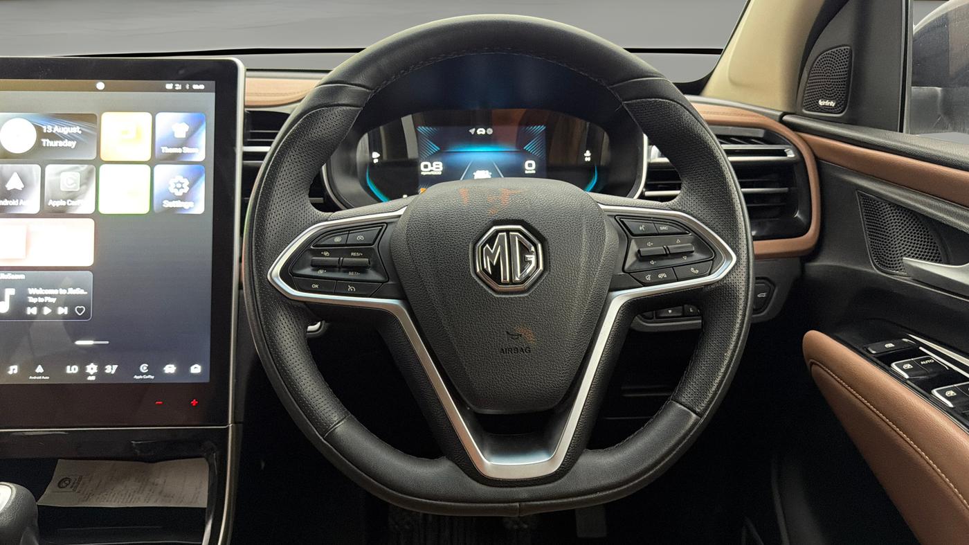 2024 MG HECTOR PLUS SHARP PRO 1.5 TURBO MT 7 STR, Petrol, Manual, 13,842 km, Steering Wheel Close Up