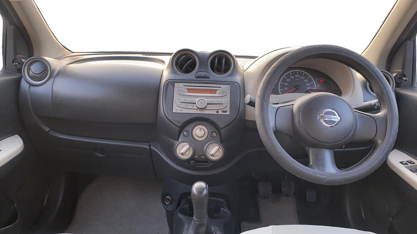 2015 Nissan Micra Active XV, Petrol, Manual, 33,490 km, Dashboard