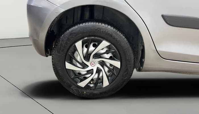 2015 Maruti Swift LXI (O), Petrol, Manual, 65,661 km, Right Rear Wheel