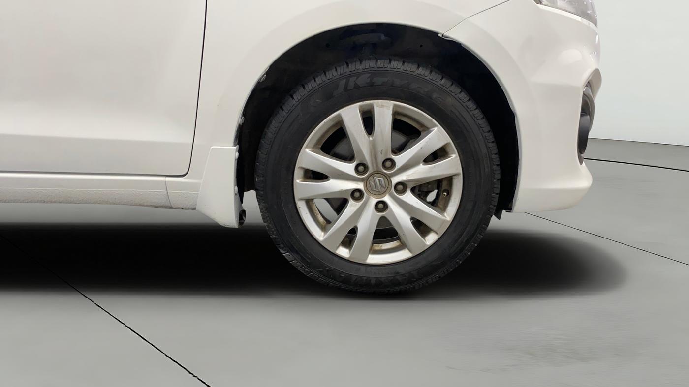 2015 Maruti Ertiga ZXI, Petrol, Manual, 1,08,634 km, Right Front Wheel