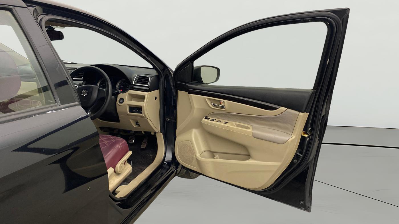 2014 Maruti Ciaz ZXI, Petrol, Manual, 1,02,537 km, RHS Front Door