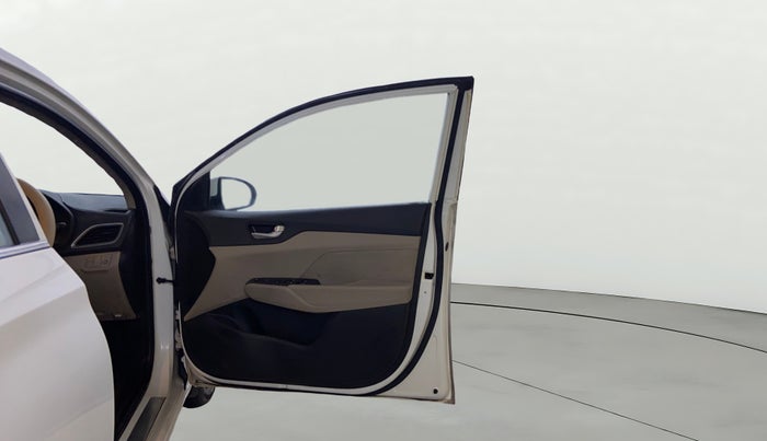 2018 Hyundai Verna 1.6 CRDI SX, Diesel, Manual, 1,20,885 km, RHS Front Door