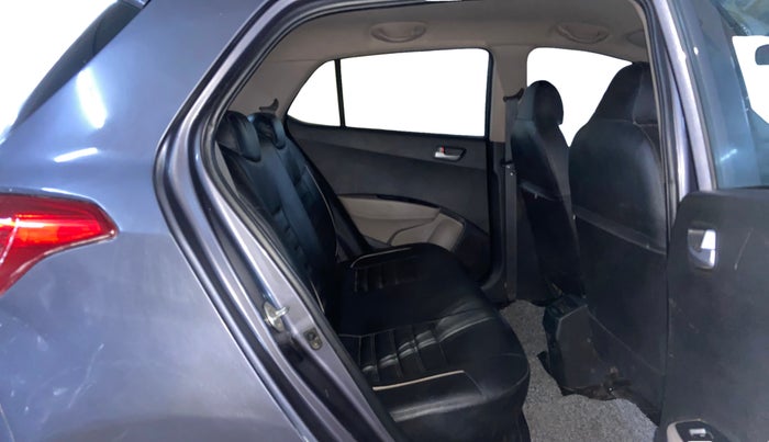 2017 Hyundai Grand i10 SPORTZ 1.2 KAPPA VTVT, CNG, Manual, 1,07,596 km, Right Side Rear Door Cabin