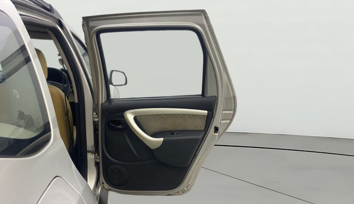 2014 Renault Duster RXL PETROL, Petrol, Manual, 1,25,234 km, RHS Rear Door