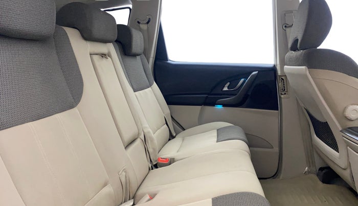 2015 Mahindra XUV500 W6, Diesel, Manual, 54,569 km, Right Side Rear Door Cabin