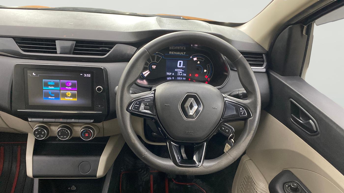 2022 Renault TRIBER RXT, Petrol, Manual, 1,02,055 km, Steering Wheel Close Up