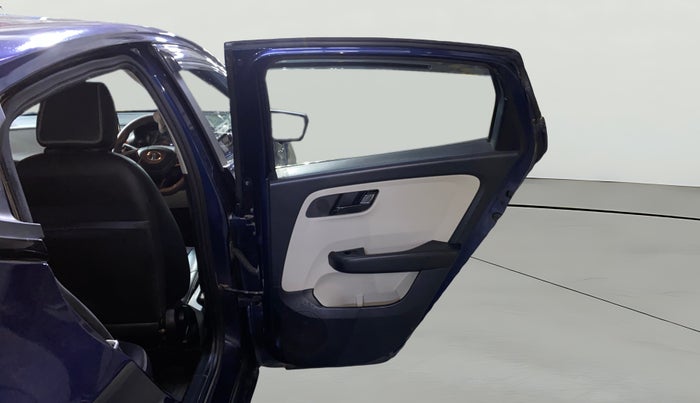 2023 Tata ALTROZ XM PLUS PETROL, Petrol, Manual, 21,889 km, RHS Rear Door