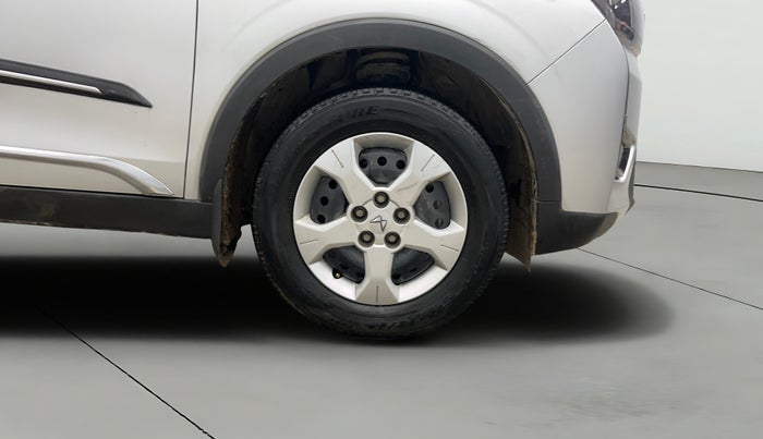 2023 Mahindra XUV300 W6 1.2 PETROL, Petrol, Manual, 38,391 km, Right Front Wheel