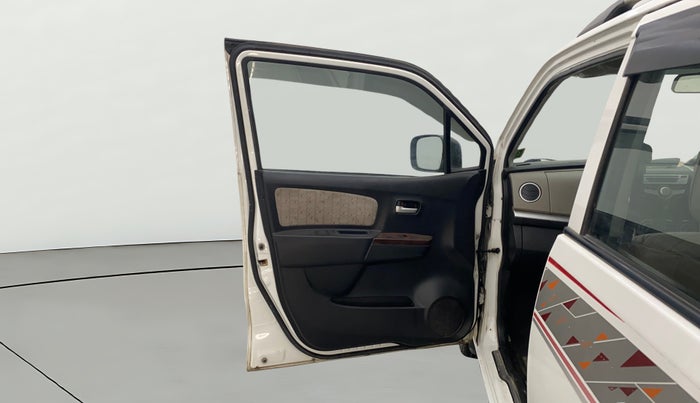 2016 Maruti Wagon R 1.0 VXI (O) AMT, CNG, Automatic, 99,735 km, LHS Front Door