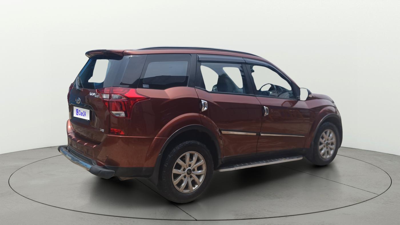 2019 Mahindra XUV500 W9, Diesel, Manual, 1,21,839 km, Right Back Diagonal