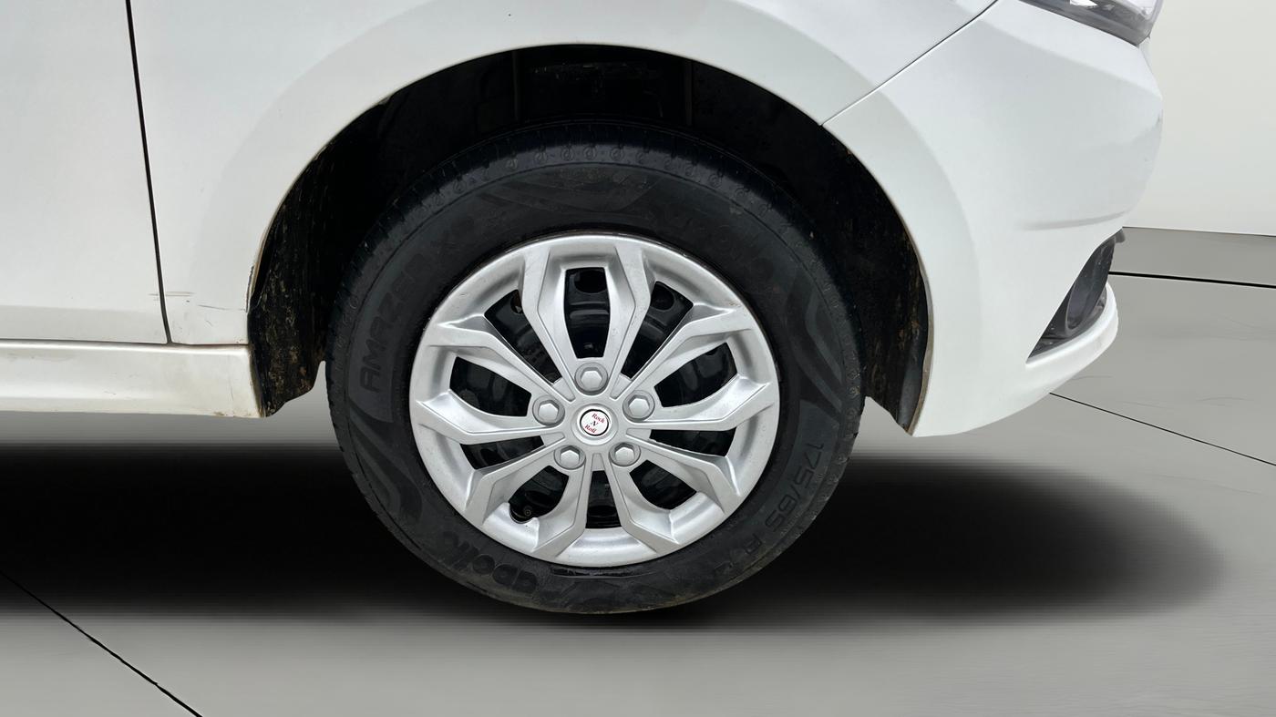 2017 Tata Tiago XT PETROL, Petrol, Manual, 79,222 km, Right Front Wheel