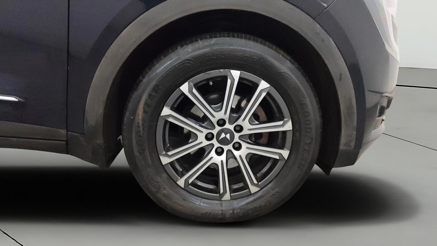 2023 Mahindra XUV700 AX 7 LUXURY D AWD AT 7 STR, Diesel, Automatic, 58,756 km, Right Front Wheel