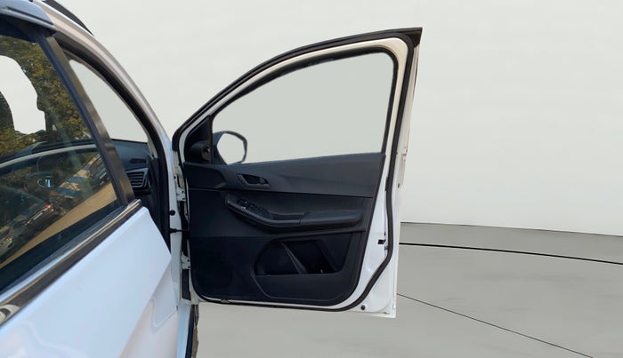 2022 Tata TIAGO NRG XZ AMT, Petrol, Automatic, 22,842 km, RHS Front Door