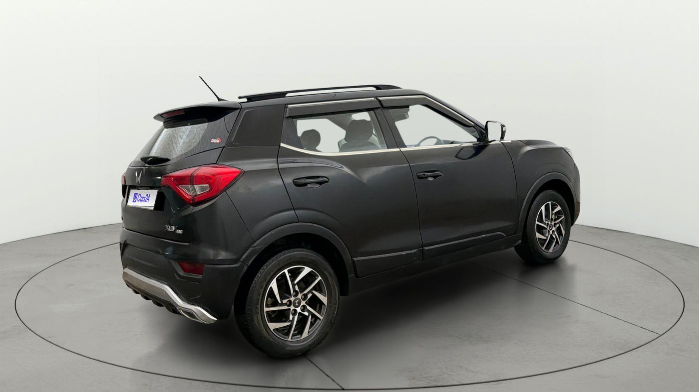 2023 Mahindra XUV300 W8 (O) 1.2 PETROL, Petrol, Manual, 48,101 km, Right Back Diagonal