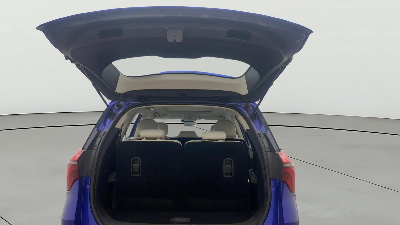 2021 Mahindra XUV700 AX 7 LUXURY P AT 7 STR, Petrol, Automatic, 82,282 km, Boot Open Zoomed View