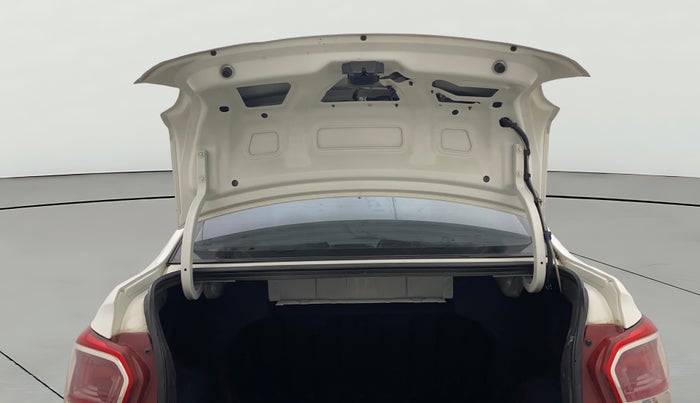 2016 Hyundai Xcent SX 1.2 (O), Petrol, Manual, 73,939 km, Boot Door Open