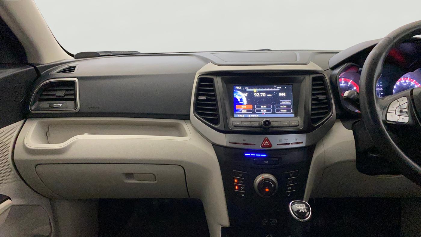 2020 Mahindra XUV300 W6 1.2 PETROL, Petrol, Manual, 1,16,712 km, Air Conditioner