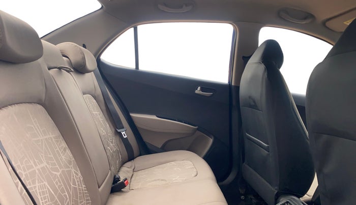 2014 Hyundai Xcent SX 1.2 (O), Petrol, Manual, 73,349 km, Right Side Rear Door Cabin