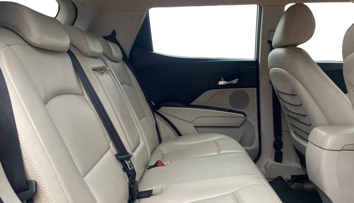 2019 Mahindra XUV300 W8 (O) 1.5 DIESEL, Diesel, Manual, 74,003 km, Right Side Rear Door Cabin