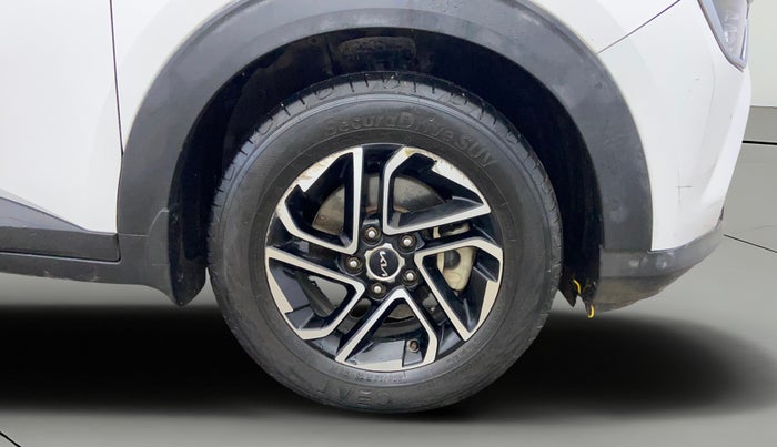 2022 KIA CARENS PRESTIGE PLUS 1.4 PETROL 7 STR, Petrol, Manual, 43,517 km, Right Front Wheel