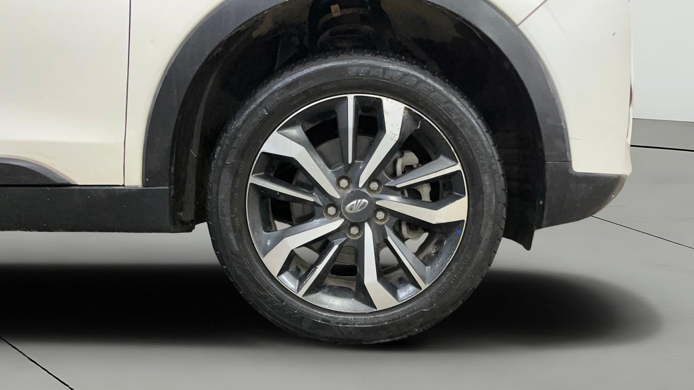 2019 Mahindra XUV300 W8 (O) 1.2 PETROL, Petrol, Manual, 75,026 km, Right Front Wheel