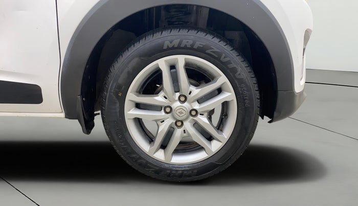 2022 Renault TRIBER RXZ AMT DUAL TONE, Petrol, Automatic, 30,814 km, Right Front Wheel