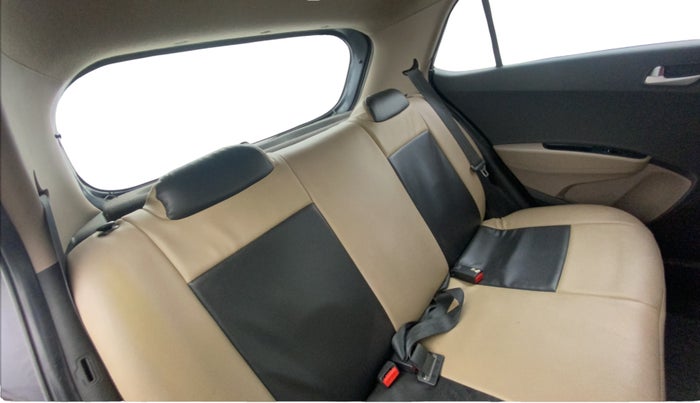 2017 Hyundai Grand i10 SPORTZ (O) 1.2 KAPPA VTVT, Petrol, Manual, 35,418 km, Right Side Rear Door Cabin