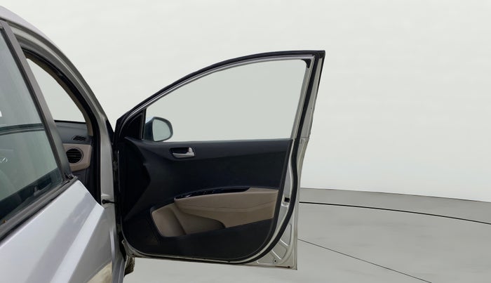 2015 Hyundai Xcent S 1.2, Petrol, Manual, 1,09,398 km, RHS Front Door