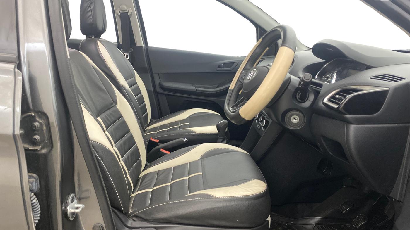 2022 Tata TIAGO NRG XT MT, Petrol, Manual, 3,954 km, Right Side Front Door Cabin