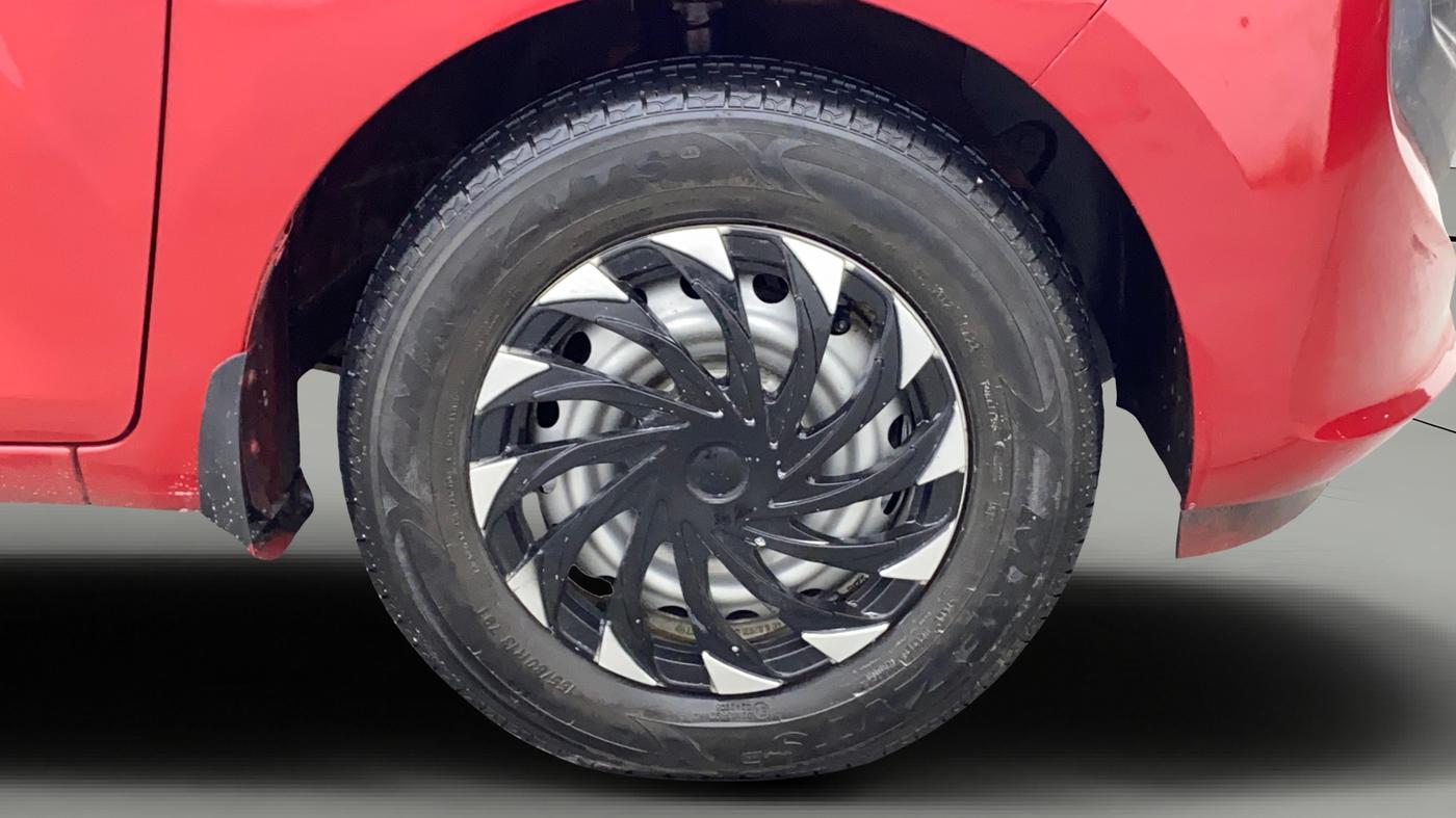 2022 Hyundai NEW SANTRO MAGNA, Petrol, Manual, 17,315 km, Right Front Wheel