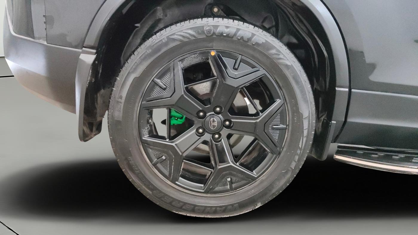 2024 Tata Harrier FEARLESS DARK EDITION AT, Diesel, Automatic, 44,841 km, Right Rear Wheel
